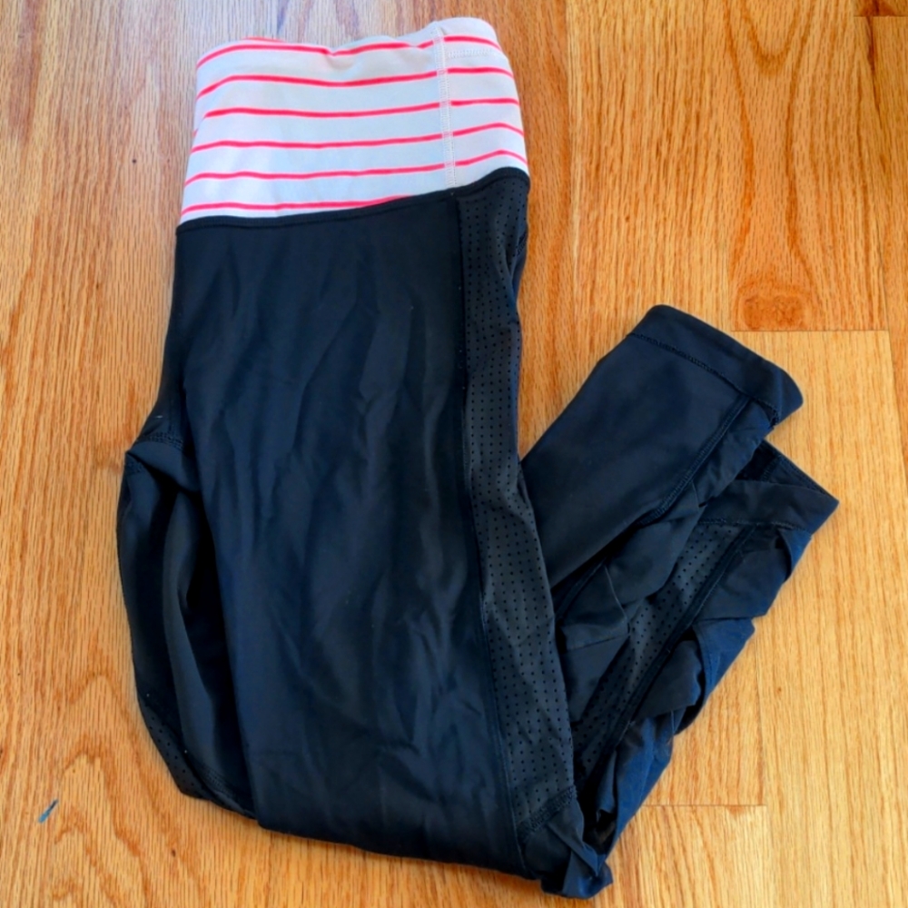 Lululemon size 6 black capri leggings mesh sides